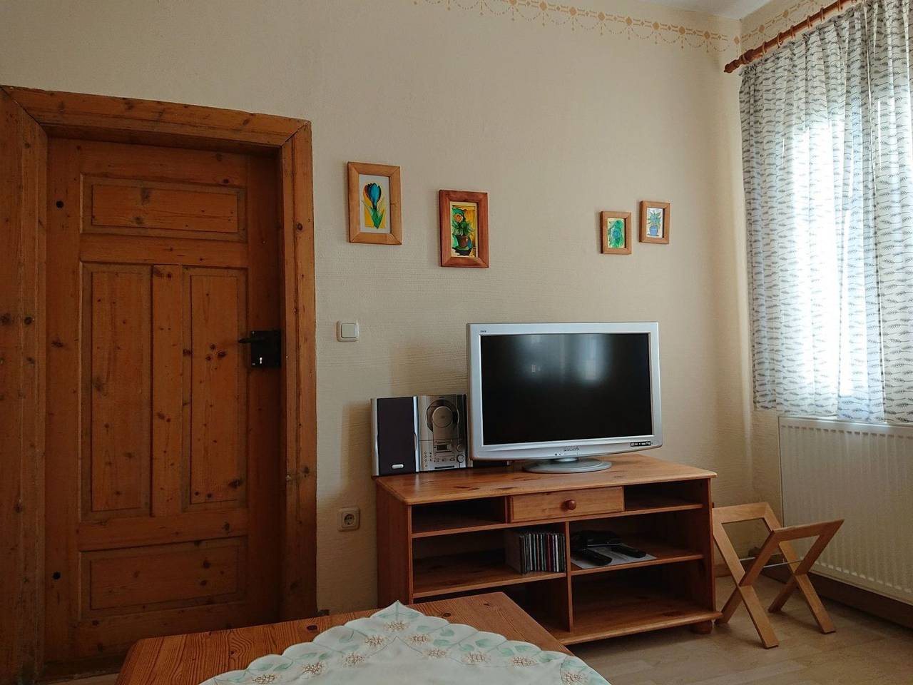 Mit Garten, Weinlaube und Aussenpool in Kössern, Grimma