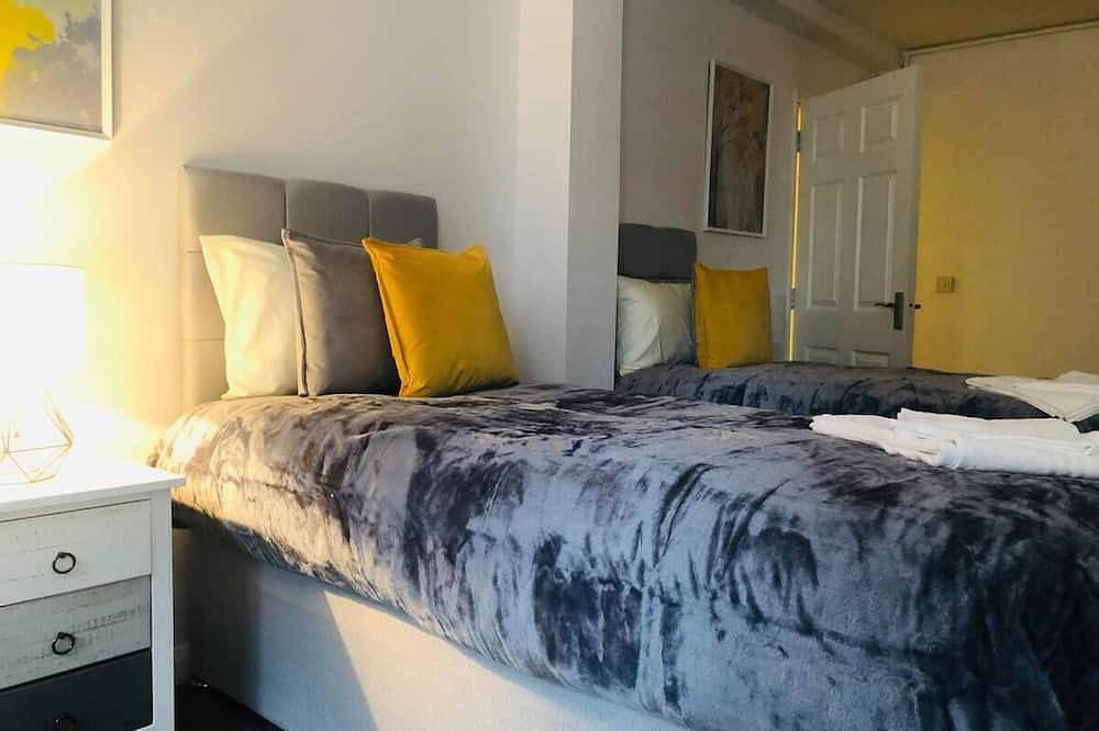 Entire apartment, Eld6 - 2 bedroom, free parking and Netflix in Orton Longueville, Peterborough