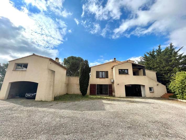 Location de vacances pour 10 personnes, avec terrasse et piscine, animaux acceptés à La Celle-sous-Gouzon - 2