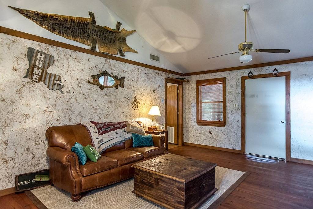 Log Cabin for 11 Guests in Toledo Bend Reservoir, Louisiana