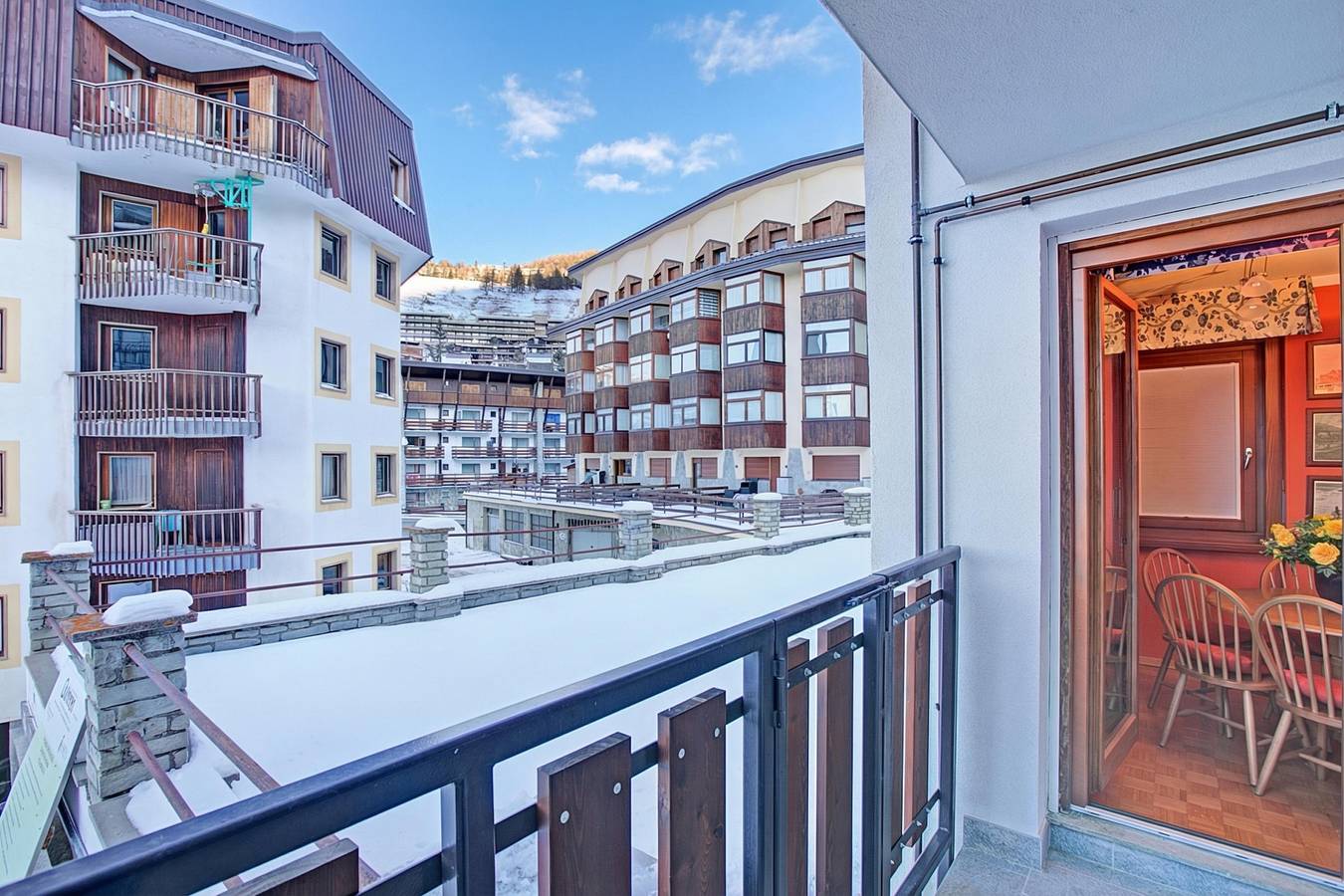 Entire apartment, Appartamento Fraiteve Ski In Ski Out 300m in Sestriere, Via Lattea