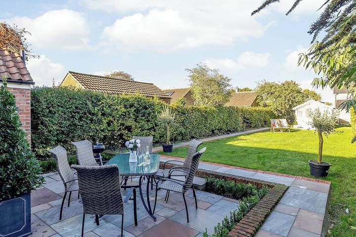 Cottage for 4 people, with garden in Holt