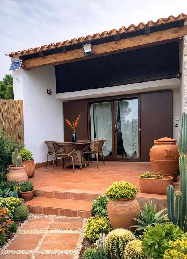 Location de vacances pour 6 personnes, avec vue ainsi que jardin et piscine dans Sole Ruiu