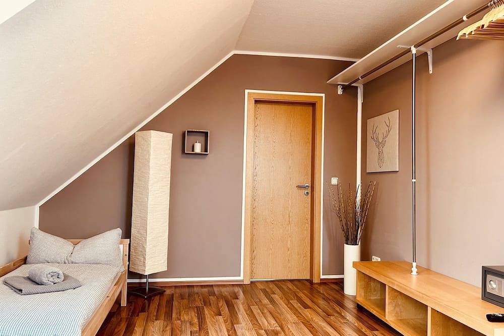 Ganze Wohnung, Modernes Ap.| 24h-Self-Check-in|Wlan|Smart+Sattv in Erfurt, Thüringer Kernland