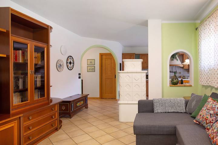 Entire apartment, Villa 'Enrica' with Mountain View, Private Terrace and Wi-Fi in Transacqua, Primiero San Martino di Castrozza