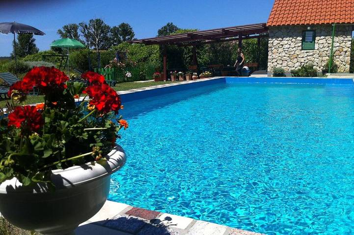 Apartament wakacyjny dla 4 osób, z ogród i balkon w Ljubac