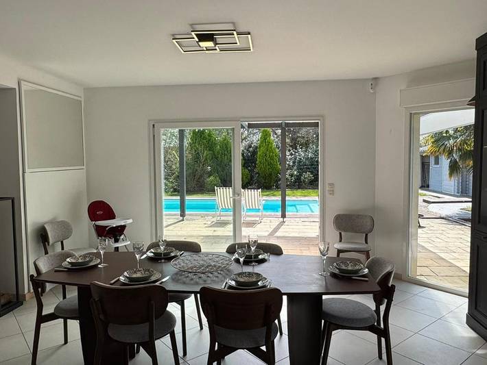 Location de vacances pour 8 personnes, avec Terrasse ainsi que Jardin et Piscine à Bavent - 2