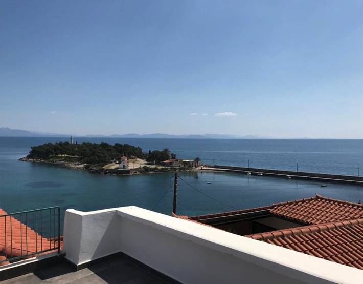Location de vacances pour 4 personnes, avec vue sur le lac ainsi que jardin et vue dans Gytheion