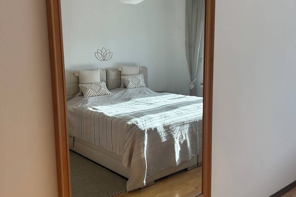 Ganze Wohnung, Moderne ruhige Ferienwohnung (65qm) für bis zu 3 Personen in Dormagen-Zons in Zons, Dormagen