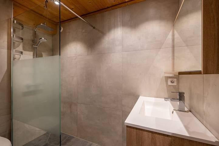 Entire apartment, 4-star apartment in a magnificent Savoyard chalet - 50 m from the slopes in La Clusaz, Annecy region