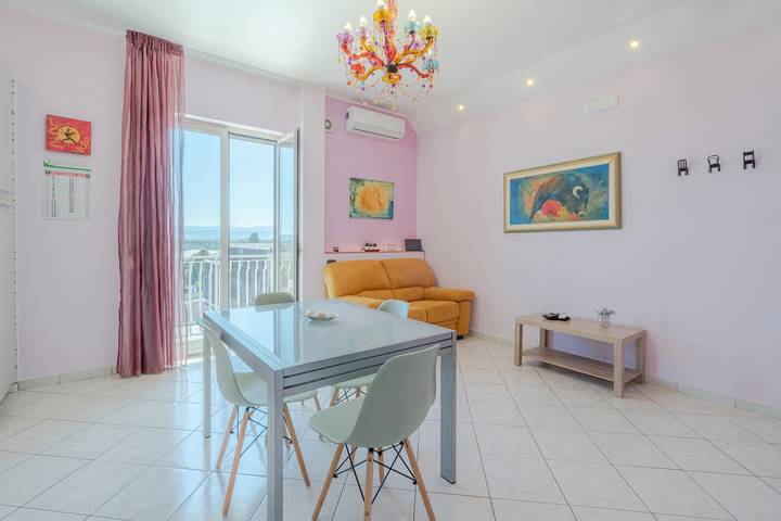 Appartement entier, Appartement "A Casa Mia" avec vue sur la mer, Wi-Fi et climatisation in Floridia, Province de Syracuse
