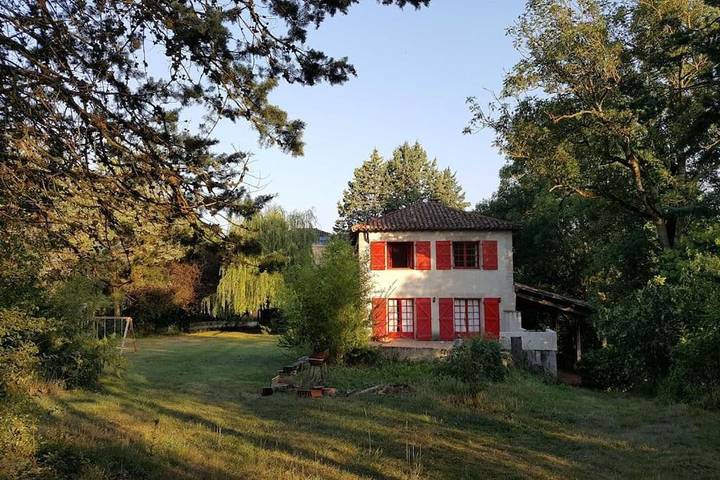 Villa pour 8 personnes, avec Jacuzzi et Terrasse ainsi que Jardin et Piscine