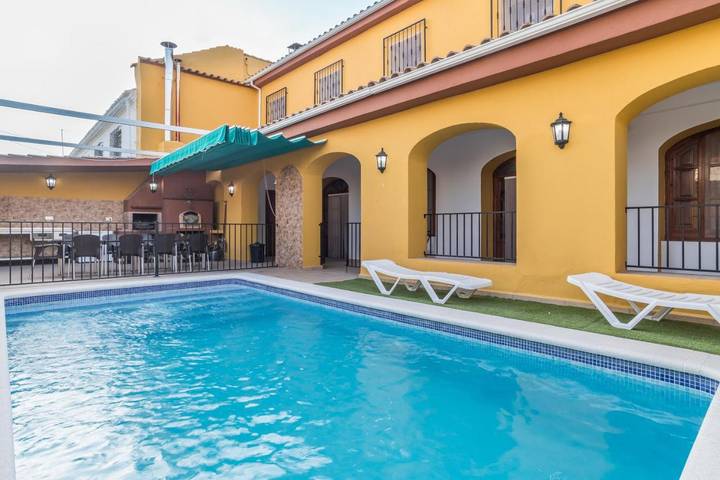 Casa rural para 4 personas, con Terraza y Jardín además de Piscina y Vistas en Íllora