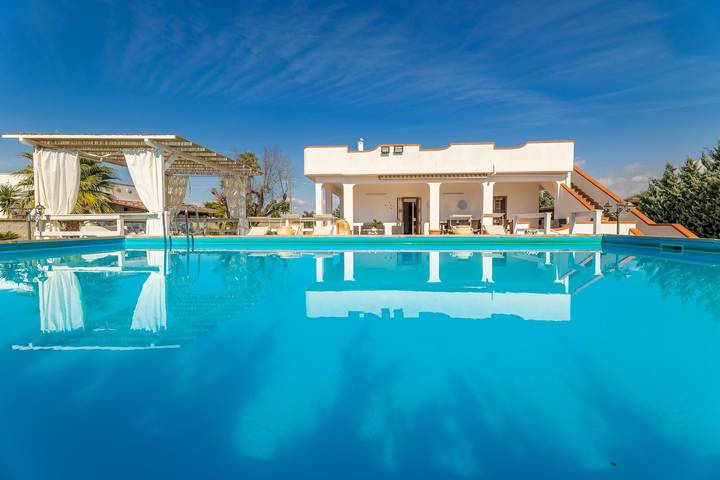Villa pour 12 personnes, avec Balcon et Balcon/Terrasse dans les Pouilles