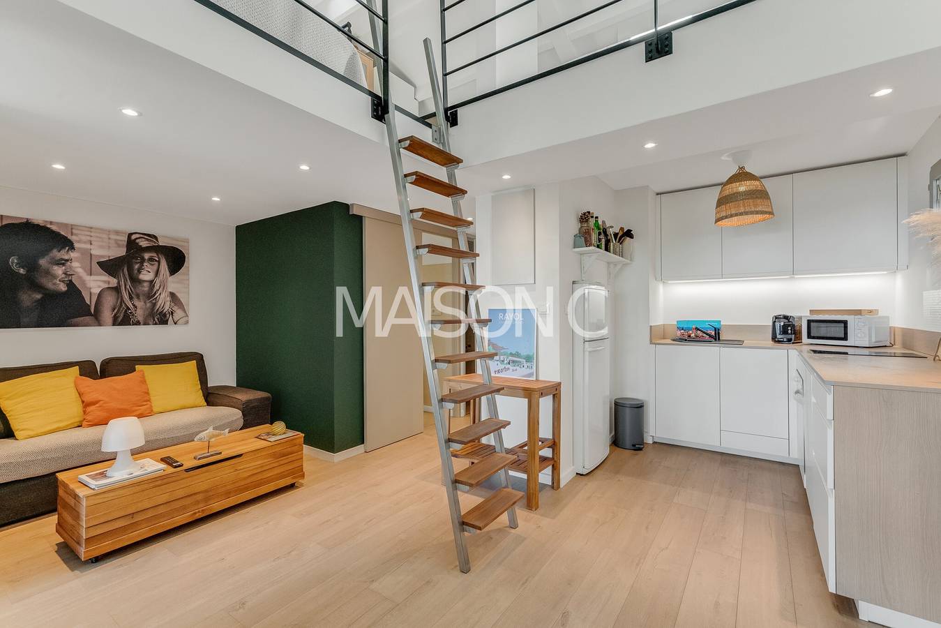 Ganze Wohnung, Apartment „Sea View – Nur wenige Schritte zum Meer“ mit Meerblick, Gemeinschaftsterrasse & Klimaanlage in Rayol-Canadel-sur-Mer, Parc national Port-Cros