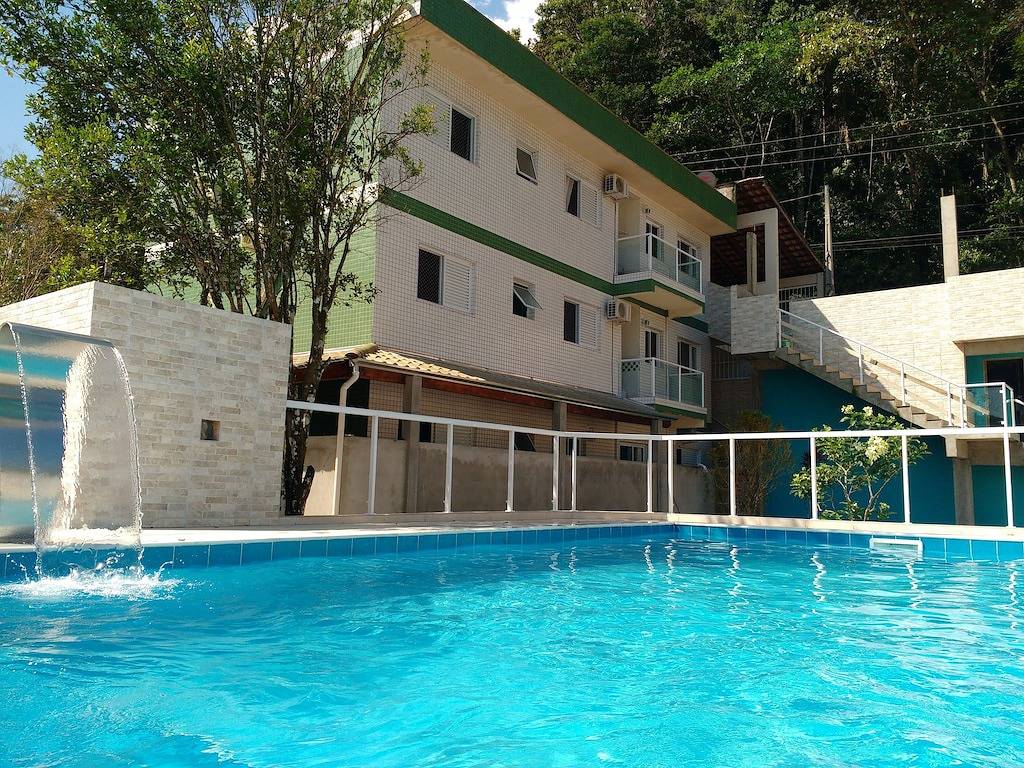 Ganze Wohnung, Apartment mit 2 Schlafzimmern, möbliert mit Pool, in der Nähe von Martim de Sá. in Caraguatatuba, Região Metropolitana do Vale do Paraíba e Litoral Norte