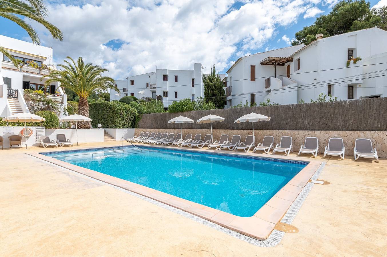 Appartamento intero, "Erizo De Mar" con vista mare, Wi-Fi e aria condizionata (tassa turistica inclusa) in Cala Serena, Felanitx