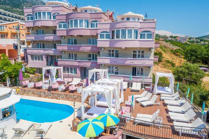 Maison d’hôte pour 6 personnes, avec jardin ainsi que vue et piscine au Monténégro