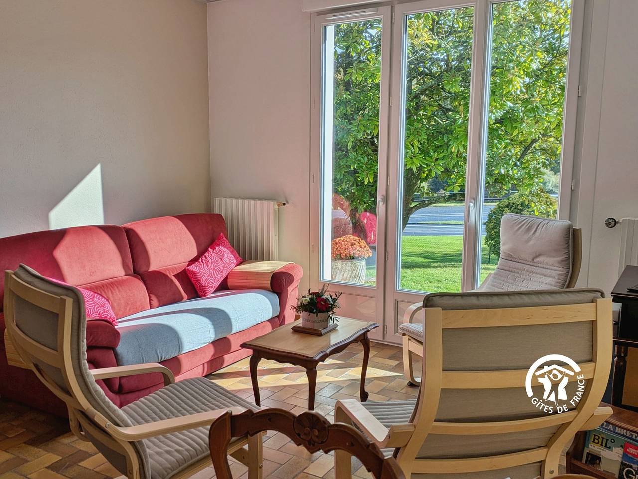 Luminoso Gîte cerca de Laval, 3 habitaciones, gran terreno, ideal para familias in L'Huisserie, Mayenne (desambiguación)