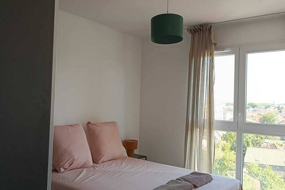 Apartamento entero, New duplex • Parking• 4 bedrooms• 10 people•Paris, Villepinte Expo & Cdg Airport in Le Blanc-Mesnil, Sena-Saint Denis