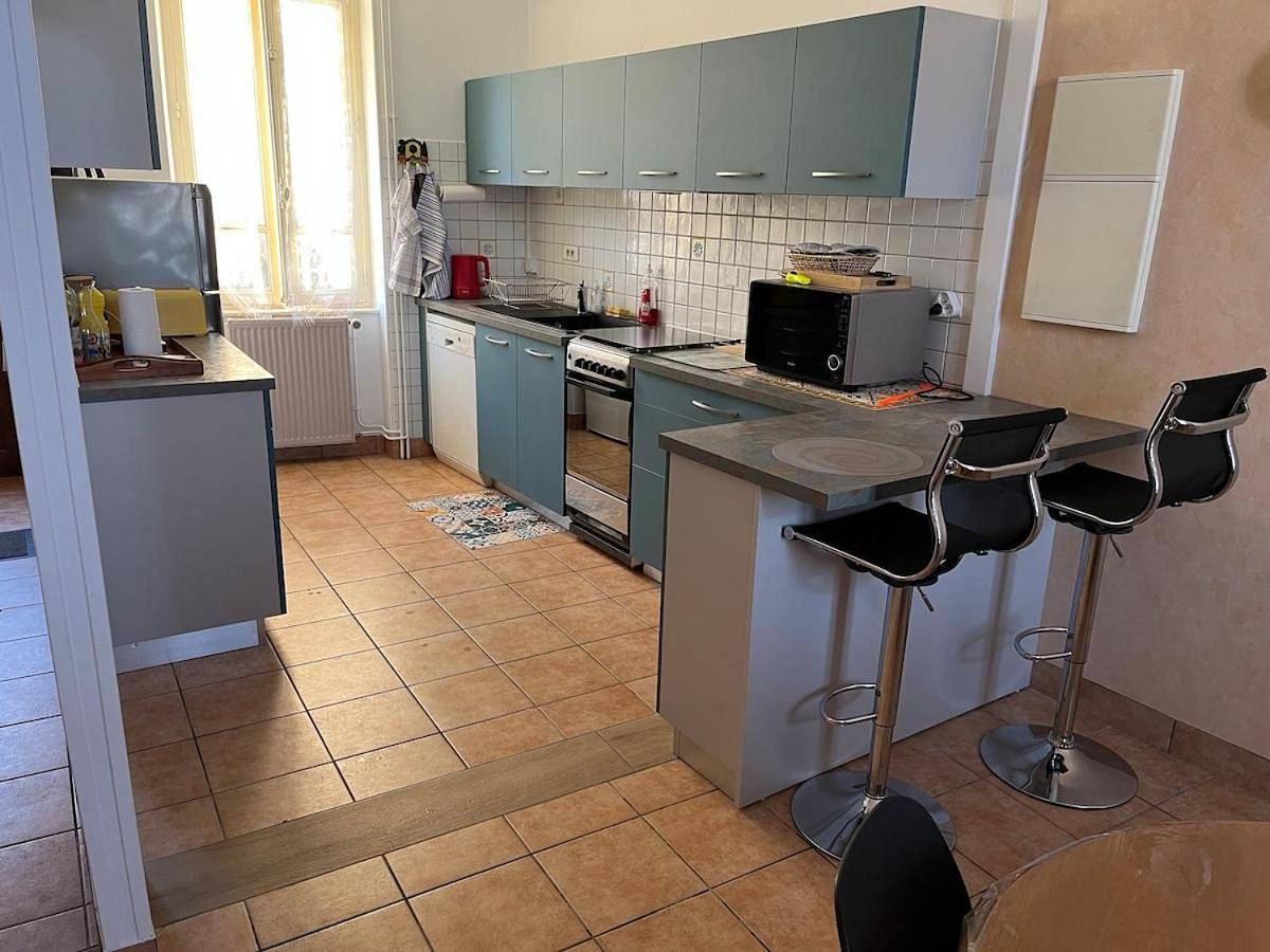 Appartement entier, Apartment in Dompierre-sur-Besbre, Allier