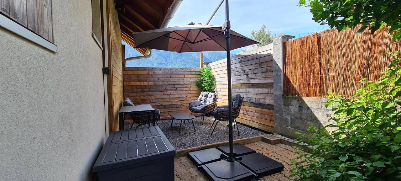 Appartement entier, One-Bedroom Apartment in Sainte-Hélène-sur-Isère, Région d'Albertville