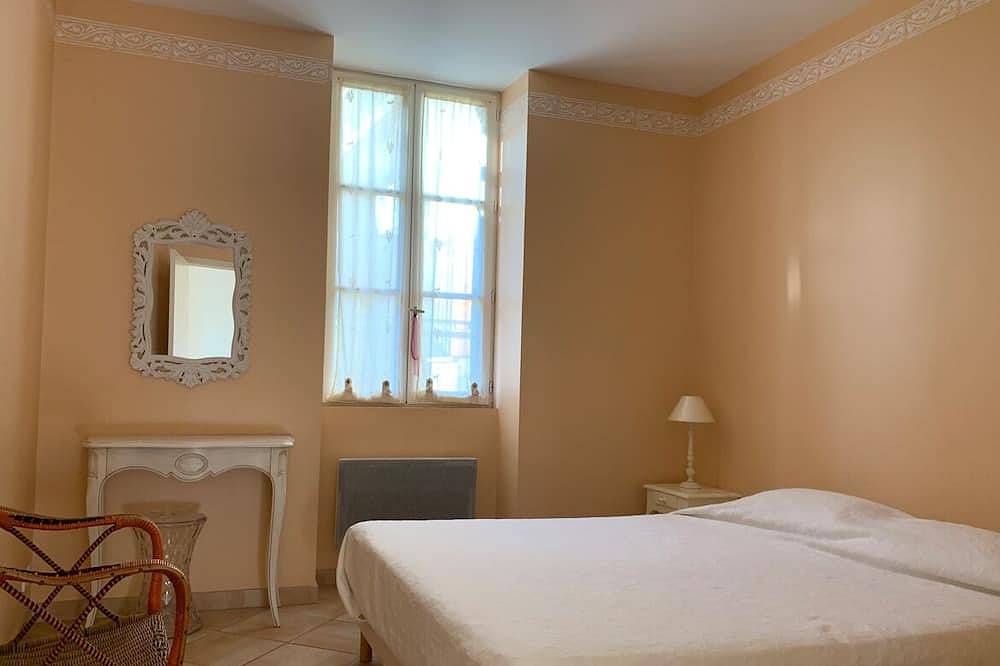 Appartement entier, Le Fontauris, rez de jardin pour 4 personnes au coeur de Forcalquier in Forcalquier, Parc naturel régional du Luberon