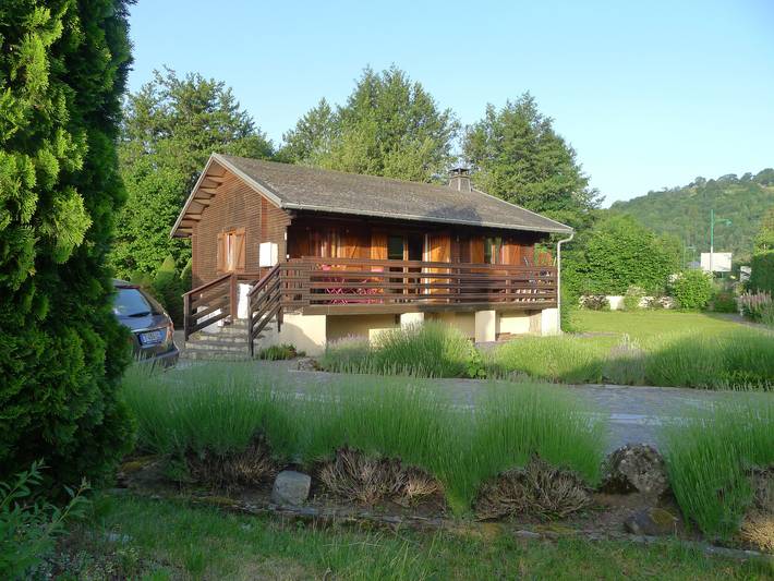 Chalet pour 6 personnes, avec balcon et jardin à Chambon-sur-Lac