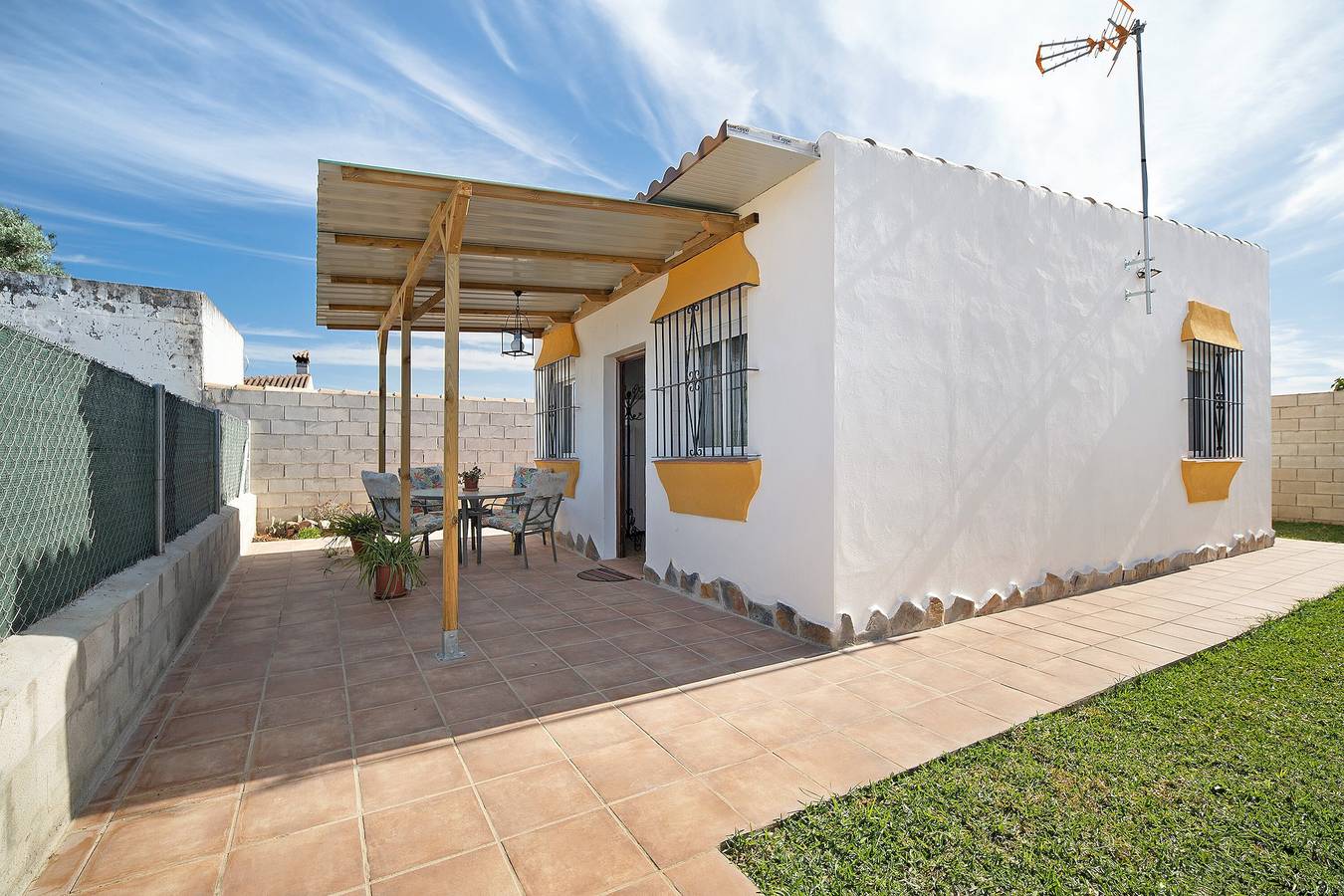 Casa de vacaciones 'Casa Manoli 3 Chiclana' con terraza privada y jardín privado in Los Franceses-La Vega, Chiclana de la Frontera