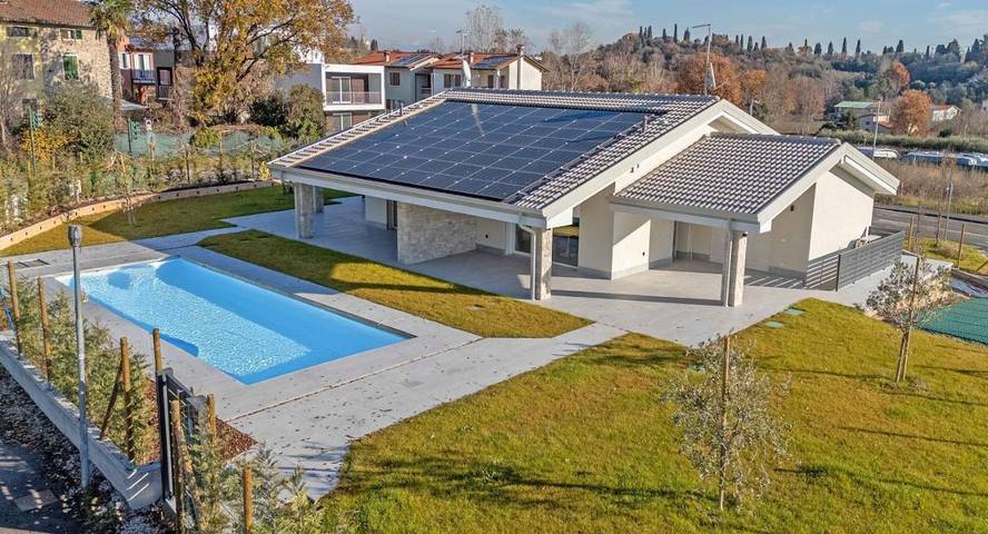 Ferienwohnung für 5 Personen, mit Terrasse und Garten sowie Pool