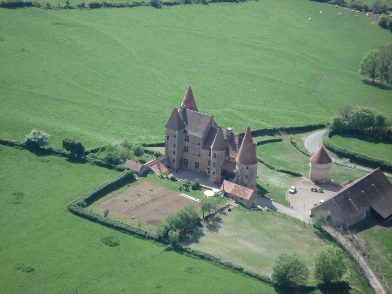 Le Colombier du Vieux Château in Chassy (Saône-et-Loire), Région de Charolles