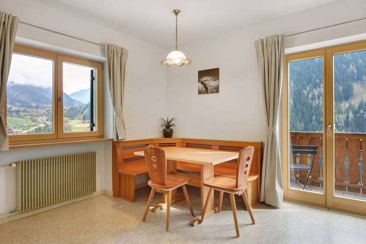 Ferienwohnung für 6 Personen, mit Balkon und Garten im Grödnertal