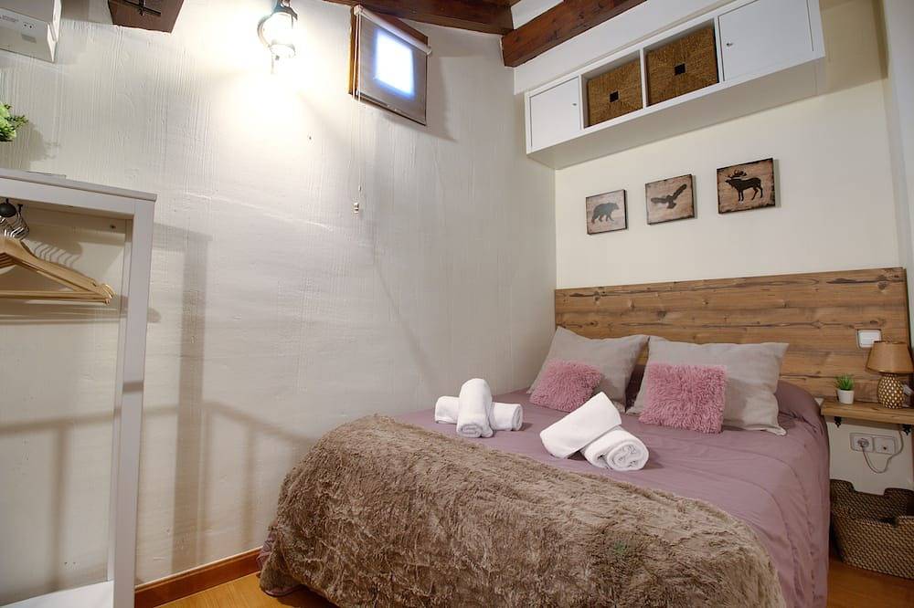 Entire apartment, Attic with sloping ceilings, with charm, fully equipped, in the heart of the old town in Cuenca, Cuenca Province
