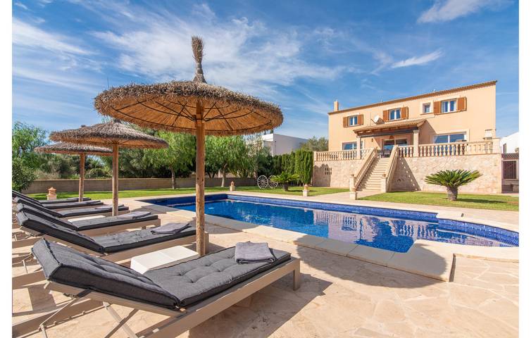 Acogedor refugio con piscina y terraza a 2 km de la playa del Arenal dels homes in Portocolom, Felanitx