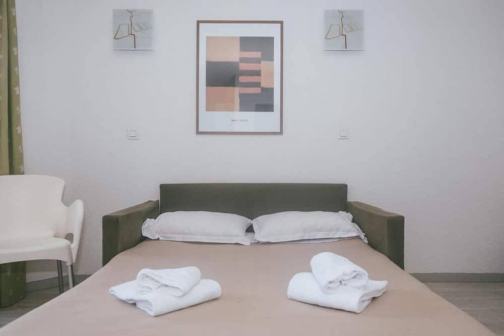 Entire apartment, 300m from resort center, parking, tv, ski locker, 18-23m², Le Collet d'Allevard in Allevard, Isère
