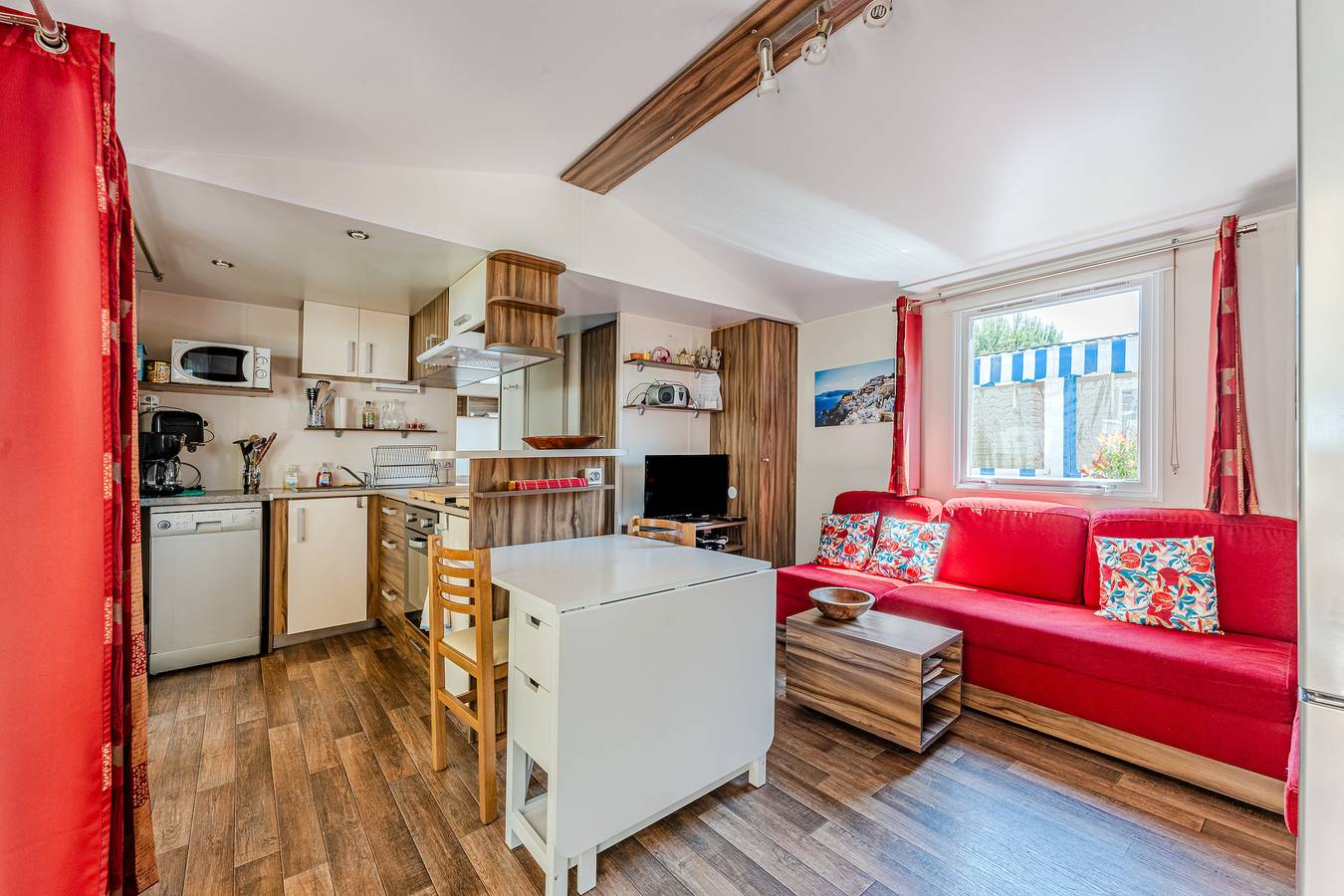 Mobile Home 'Mobilhome 282 Grand Confort' with Private Terrace, Garden, and Air Conditioning in Gastes, Côte d’Argent