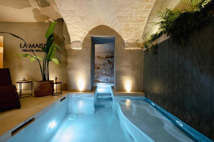Holiday Home 'La Maison - Private Wellness -suite' with Balcony, Wi-Fi and Air Conditioning in Ostuni, Salento