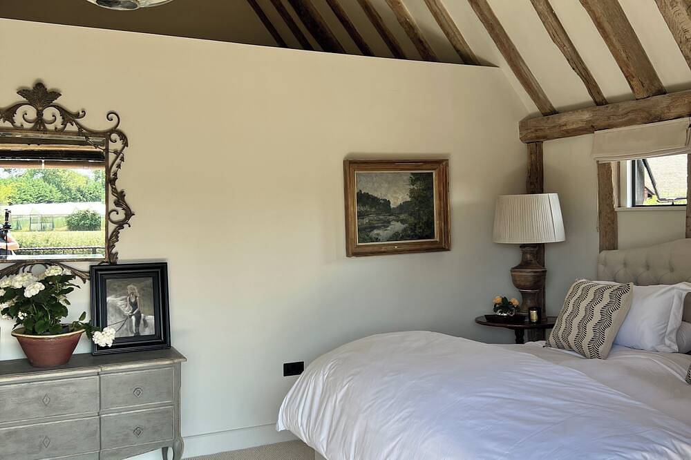 Stunning Luxury Barn Conversion in Surrey. in Ockham, Guildford