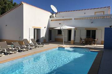 Ferienhaus für 6 Personen, mit Garten in Arrifana