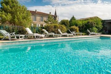 Location de vacances pour 20 personnes, avec terrasse et jardin à Virsac