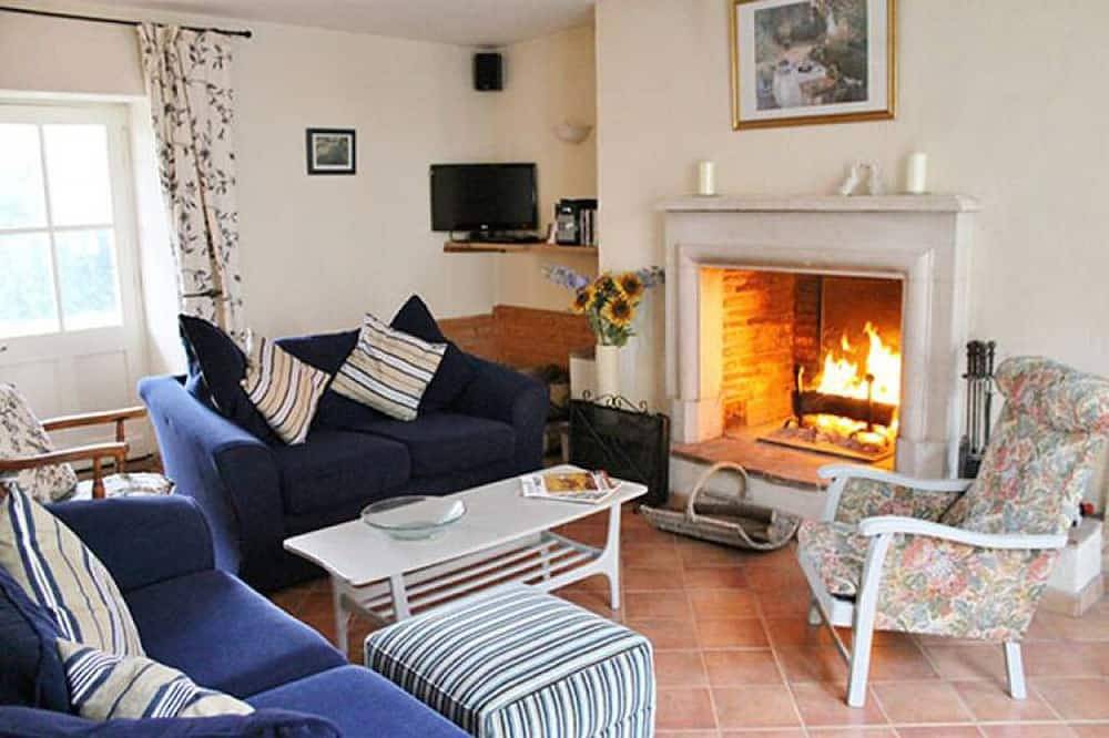 Gîte rural avec poutres apparentes Vf-Du-Perigord Feu de cheminée Vues imprenables Terrasse privée in Villefranche-du-Périgord, Périgord Noir