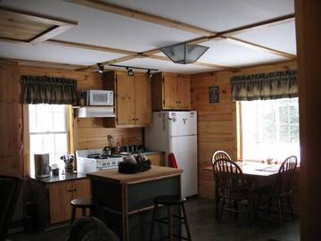 Log Cabin for 5 Guests in Pittsburg (NH), New Hampshire, Picture 3