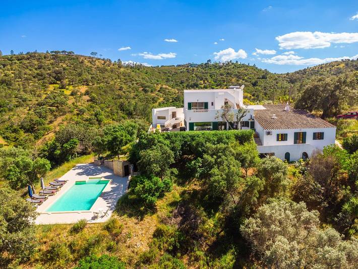Location de vacances pour 12 personnes, avec Balcon/Terrasse et Balcon ainsi que Terrasse et Piscine dans Santa Catarina da Fonte do Bispo