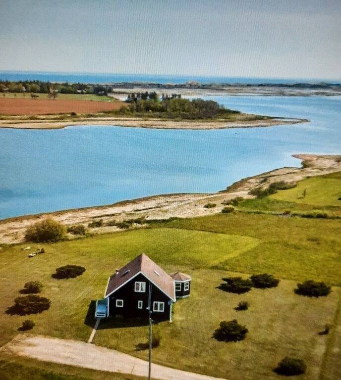 Cottage for 6 people, with balcony and garden in Prince Edward Island