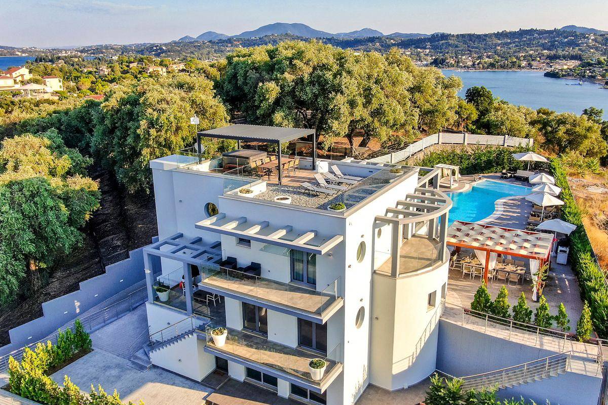 Διαμερίσματα Διακοπών για 12 Άτομα σε Λίμνη (Κέρκυρα), Κέρκυρα