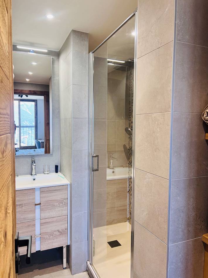 Appartement entier, Ski-in out Apt with Mountain Views and Parking in Courchevel 1650 (Moriond), Saint-Bon-Tarentaise