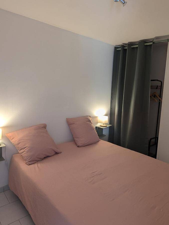 Appartement entier, Le Bangorcoo'n F3 Liouba in Forges (Seine-et-Marne), Seine-et-Marne