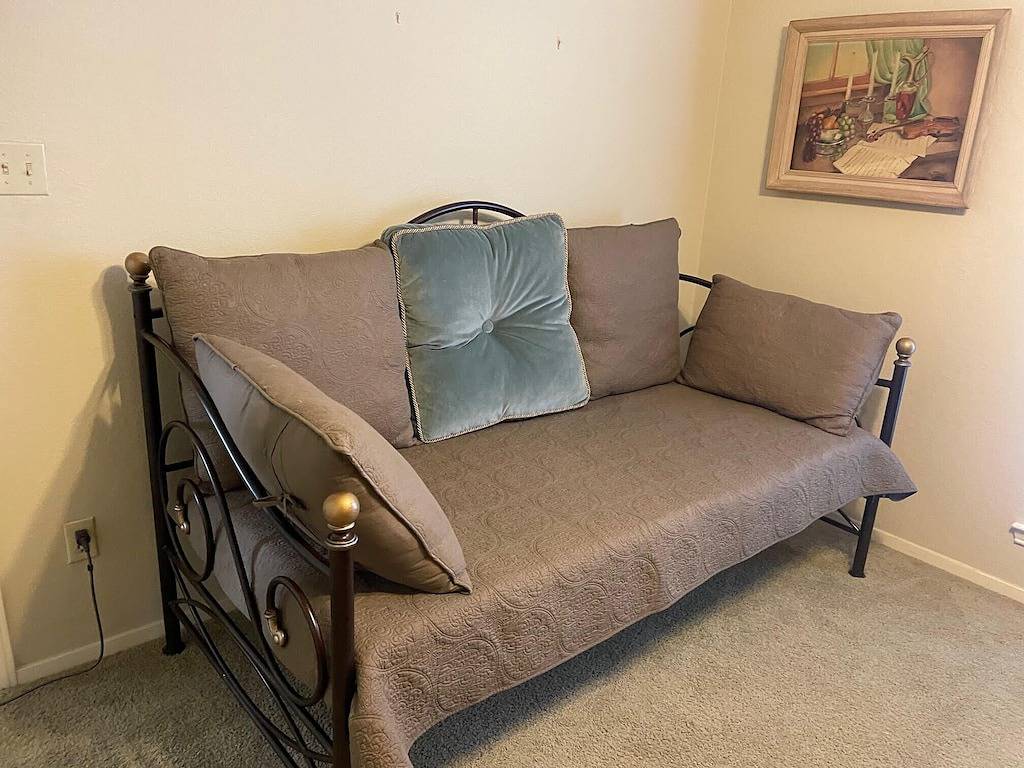 Hilltop Hideaway -1500+ sq/ft home - views of private lake on 42 beautiful acres in Van Zandt County