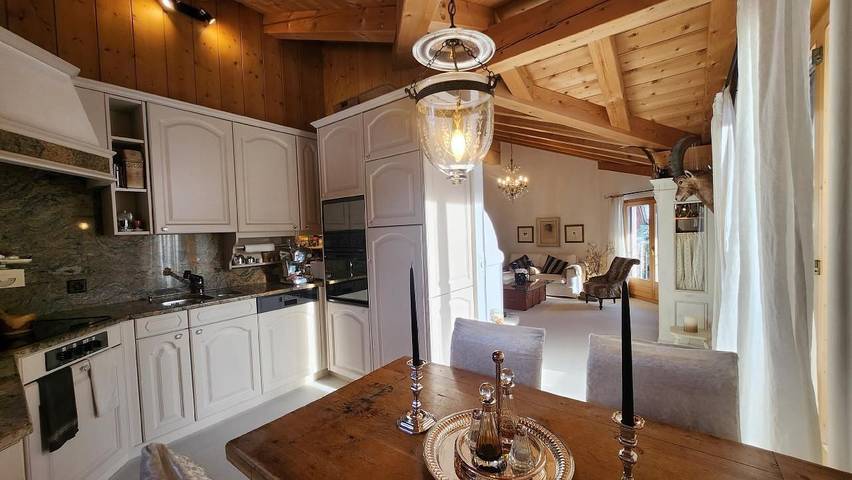 Ganze Ferienwohnung, Bijou Dachwohnung in Chalet mit Sauna und Wirlpool in Klosters-Serneus, Plessur Alpen