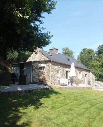 Gîte pour 4 personnes, avec vue ainsi que terrasse et jardin, animaux acceptés à Kergloff